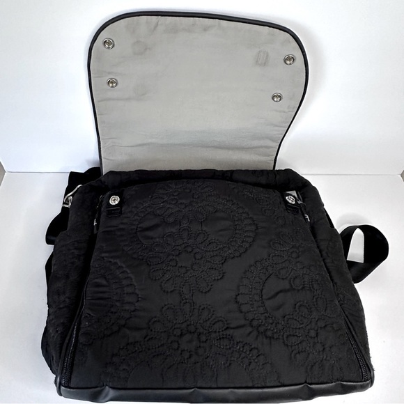 Petunia Pickle Bottom convertible diaper bag quilted black - Picture 11 of 15